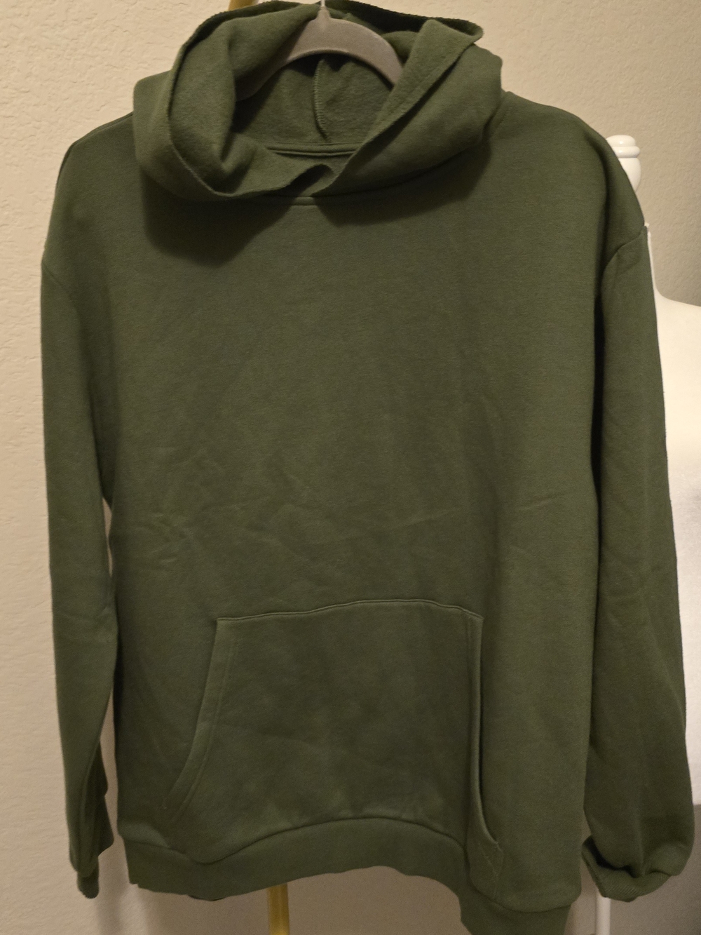 Men's Pullover Hoodie with Kangaroo Pocket In Lichen NWT Medium